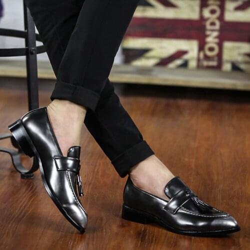 Fashion Luxury Men Comfy Loafers Summer Men Dress Shoes Office Business Slip On Black Tassel Loafers Casual Leather Shoes