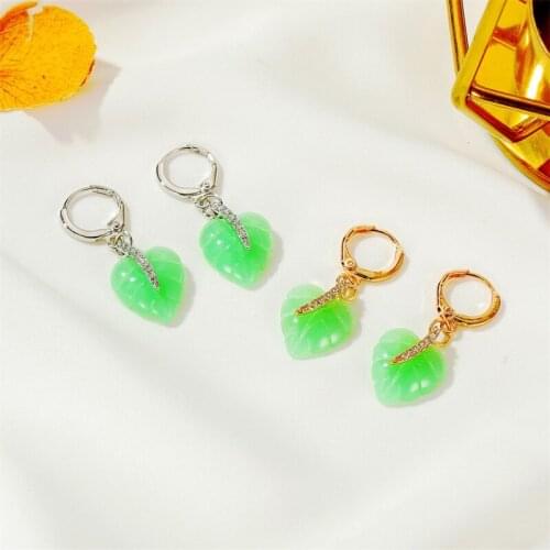 Nanny New Pretty Girl Fresh Green Leaf Shaped Piercing Earrings Elegant Cute Jewelry Gift Acrylic Leaf Dangle Earrings For Women
