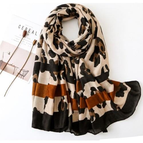 Autumn and winter Womens Beach Blanket Scarf Ethnic-Style Lady Tassels Scarf New style Leopard Print Headscarf Cotton Shawl