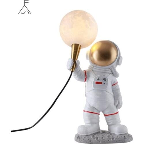 Space Station Astronaut LED Table Lamps Childrens Dream Creative Desk Lamp Baby Cartoom Bedroom Table Art Deco Resin Lunar Lamp