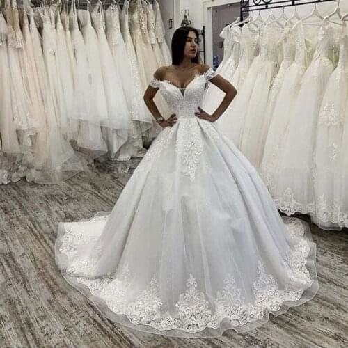 Luxury Ball Gown Wedding Dresses 2020 Lace Appliques Dubai Princess Beaded Off Shoulder Bridal Dress Vintage Vestido De Noiva