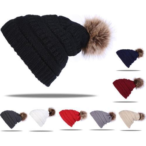 OIGOTTEKI Women's Hats With Pompoms