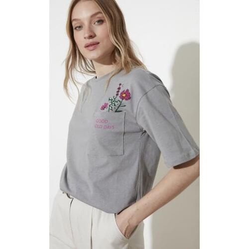 Trendyol Embroidered Loose Knitted T-Shirt TWOSS21TS0055