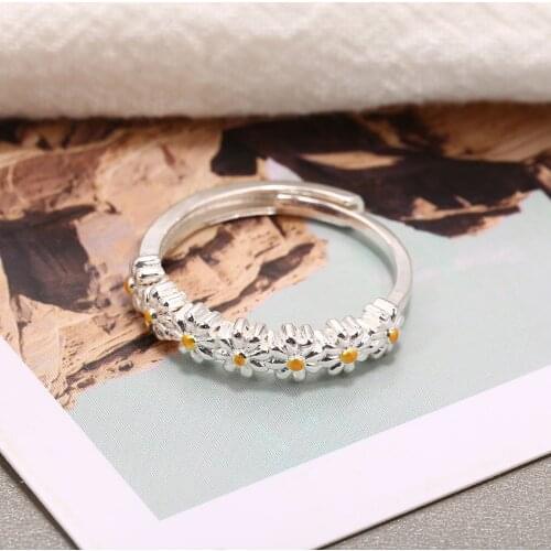 New Daisy Flower Couples Rings For Women Vintage Plum Blossom Ring Small Flower Mood Rings Wild Flowers Token Couple Gift