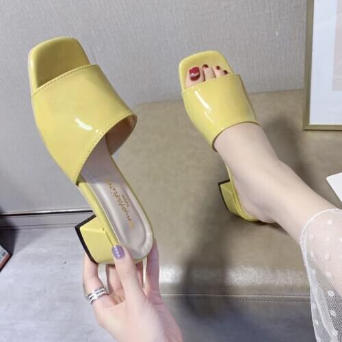 2020 Womens Coarse Heel One-character Sandals And Slippers Candy-colored Outside Wear Medium Heel All-match Open Toe Slippers