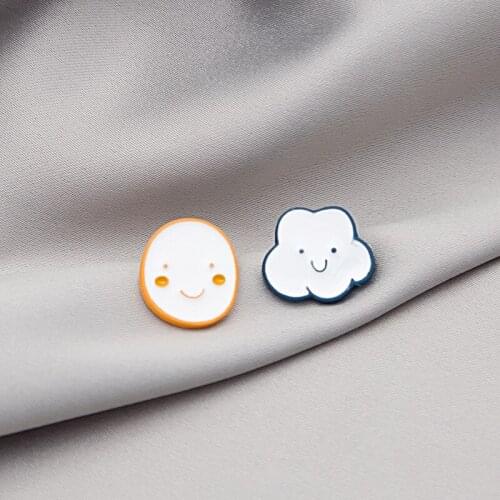 VSnow Funny Cute Asymmetric Cloud Smile Face Stud Earrings for Women Fashion Irregular Geometrical Earrings Jewellery Wholesale