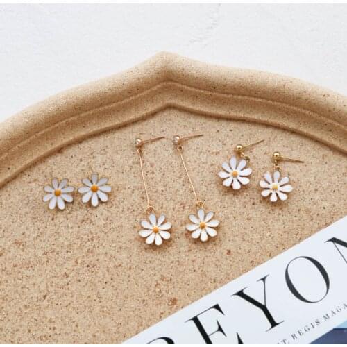 Spring Daisy Drop Earrings for Women Cute Tiny Fashion Sunflower Pendant Earrings Female Gifts Jewerly