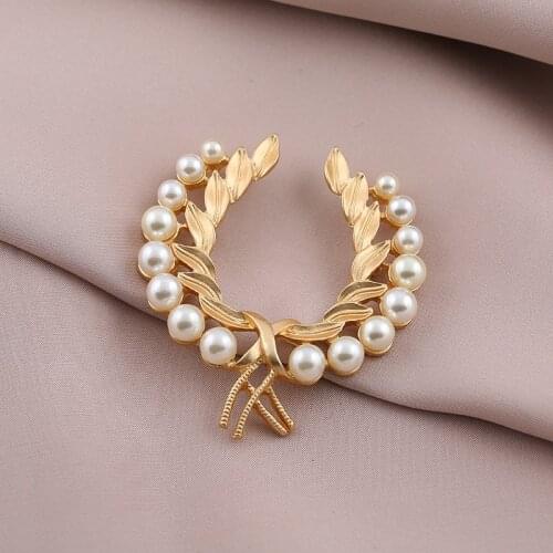 New Baroque style Brooch art RETRO matte gold pearl versatile suit cardigan coat clothing accessories