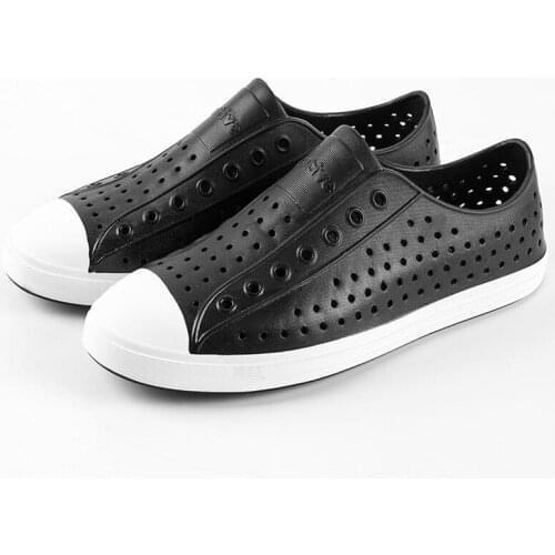 2021 Summer Mens Fashion Hole Sandals Lightweight Soft Bottom Hollow Beach Shoes Set Foot Sandals Beach Sandals