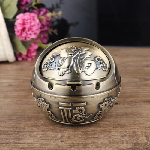 European Style Metal Ashtray with Lid Creative Retro Upscale Ash Tray for Car Household Smoking Holder Home Decor