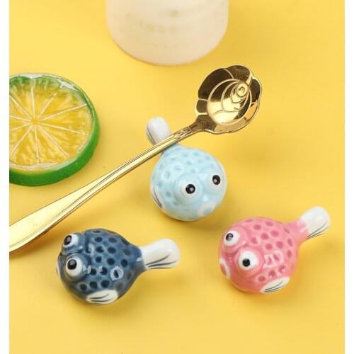 1pc Color Random Lucky Fish Chopsticks Holder Japanese Ceramic Chopsticks Care