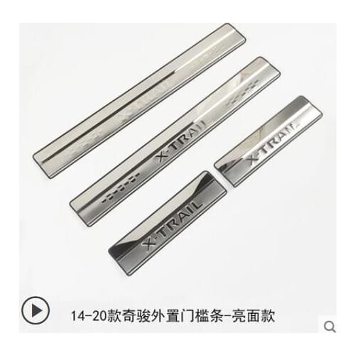 High-quality stainless steel Carbon fiber grain stickers Door sill scraper plate protector for Nissan Rogue x-trail T32 2017