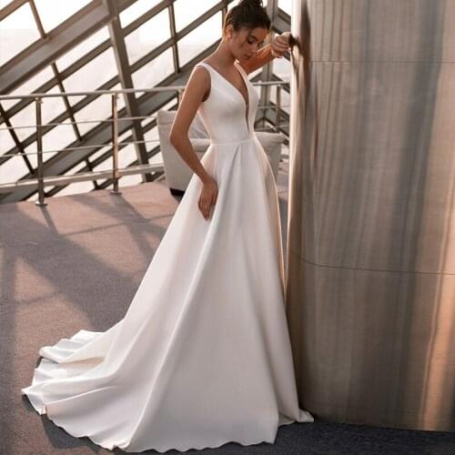 2021 Simple Ivory Deep V Neck Satin Wedding Dress Lace Appliques Dubai Arabic Abiti Da Sposa