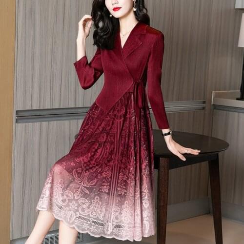 Spring Fake Two Pieces Polo Neck Elegant Lace French Formal Dress Women Fashion Splicing Slim Temperament Pleated Dress 4 Color
