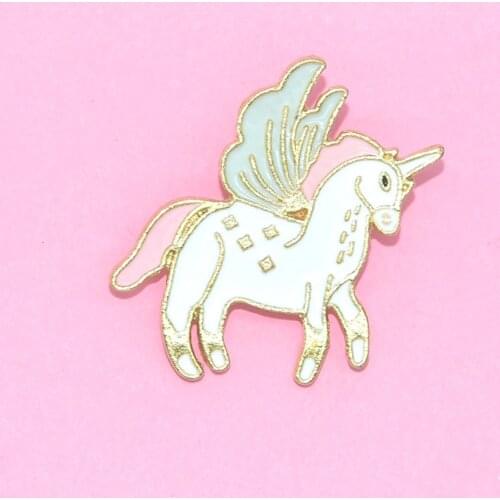 Fashion Cute Unicorn Badge Creative Cartoon Pegasus Metal Enamel Brooch Personality Lapel Backpack Jewelry Accessories Gift