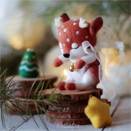 Elk key buckle wool needlepoint kit wool felt needle felting pendant craft needlecraft DIY handmade