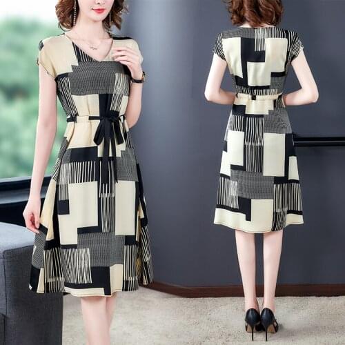 2020 summer new recommended hot fashion banquet mulberry silk dress lace waist printed silk dress spot