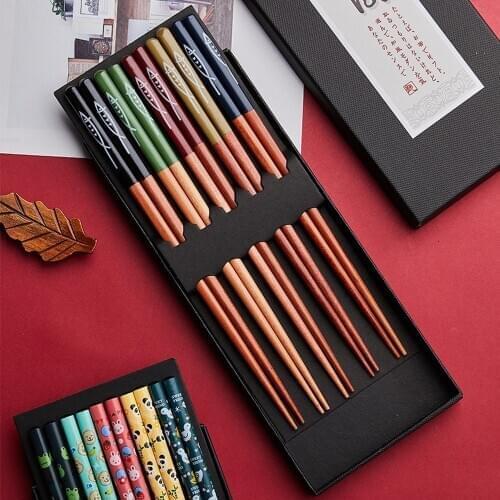 Apanese Style sushi Bamboo Chopsticks Wooden Chopstick Home Non-slip Pointed Natural Solid Wood Upscale Gift Box Set 5 Pairs
