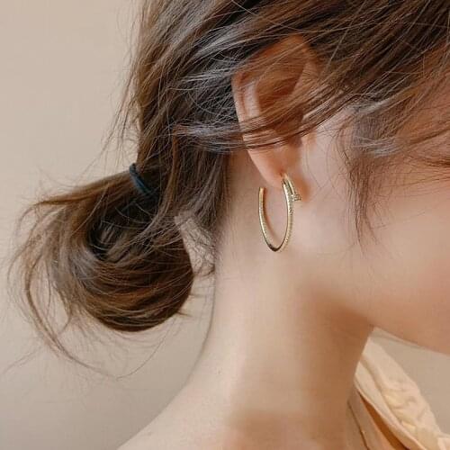 New Designer Korean Fashion Nail Earrings for Woman Luxury Charms Simple Gold Round Jewelry Party Gift High Quality Wholesale
