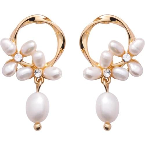 2019 newly designed fashionable jewelry elegant freshwater pearl earrings flower wedding party earrings for Girls gift for woman