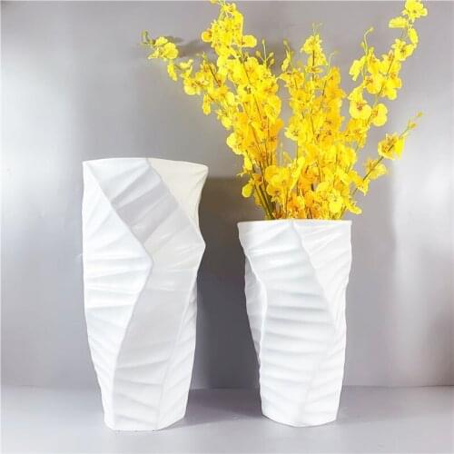 Simple Black and White Resin Floor Vase Creative Flower Arrangement Hotel Model Room Soft Decoration
