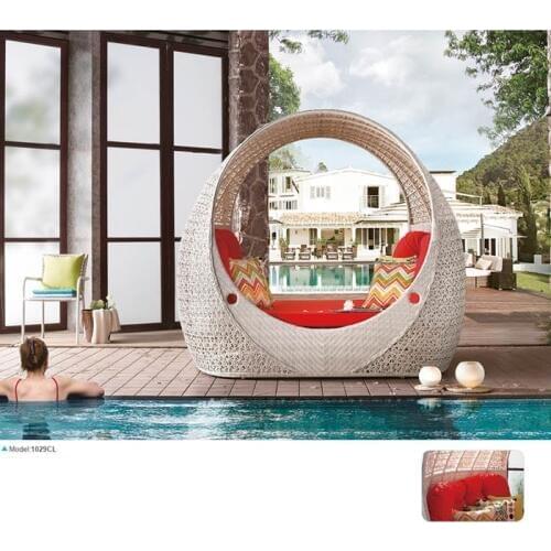 Outdoor daybed garden