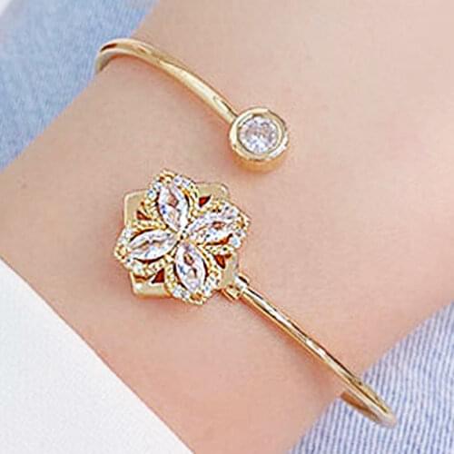 JUWANG Four Leaf Clover Rotatable Bracelets Luxury Tiny Exquisite Women Bracelets Romantic Lady Charm Accessories Fine Jewelry