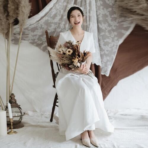 Simple White Wedding Dress V Neckline Floor To Length Short Sleeves Elegant French Wedding Gown 2021 for Bride Vestido