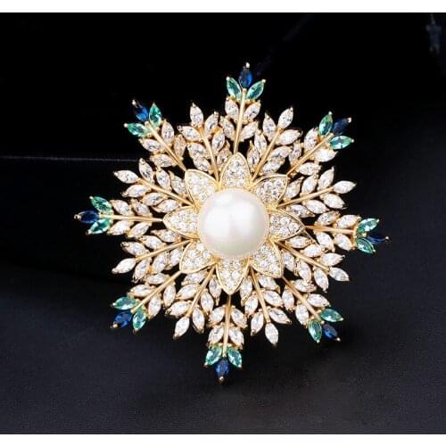 Simple Elegant Pearl Snowflake Bouttoniere Europe and America Fashion Christmas Brooches Pins Luxury Wedding Suit Corsage
