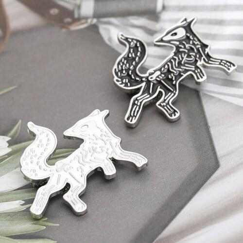 Classic Design Black White Fox Enamel Brooch For Women Girls Fashion Animal Backpacks Badge Pins Jewelry Party Gifts