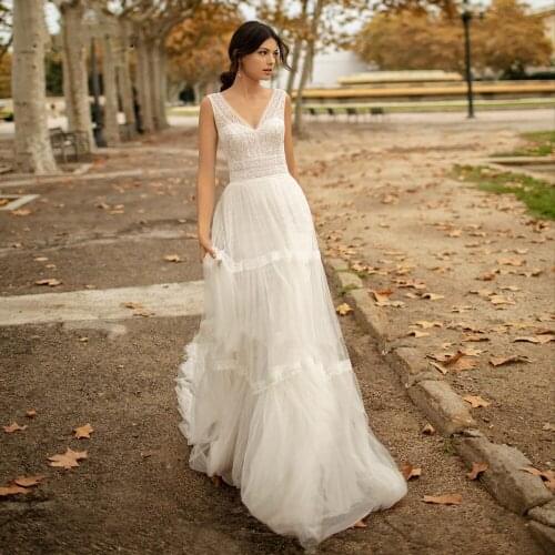 Bohemia Ivory Wedding Dresses Lace Open Back Sleeveless V-Neck Princess Beach Country Bridal Gowns Court Train Plus Size 2021