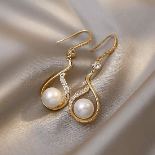 2021 New Fashion Long Geometric Circular Crystal Fine Drop Earrings Sweet Fresh Senior Contracted Pearl Women Earrings