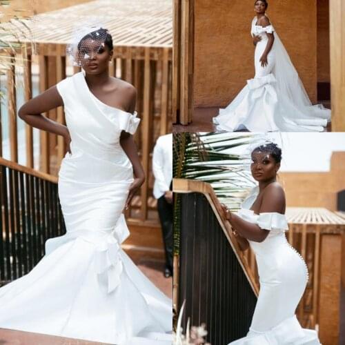 Off Shoulder Mermaid Wedding Dresses Plus Size Ruched Bow Sweep Train Satin Bridal Gowns 2023 Designer Wedding Dress