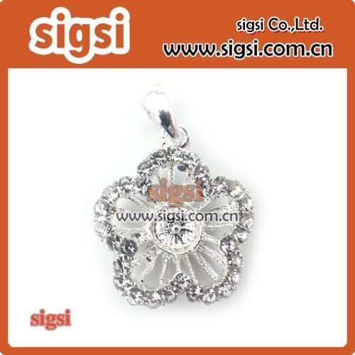 Delicate flower silvery rhinestone pendant for girl