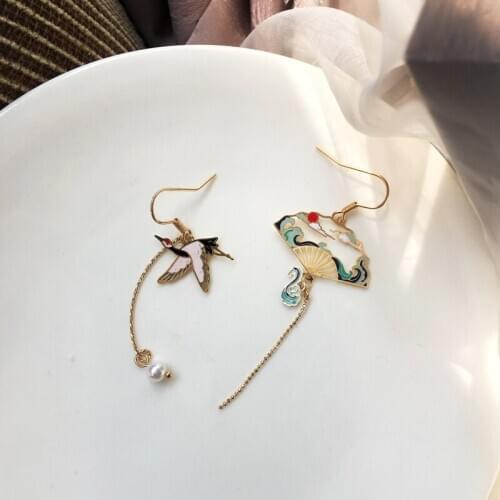 Wholesale Chinese Ethnic Fan Asymmetry Ear Hook Animal Drop Earrings Women Gift Party Jewelry Wholesaler