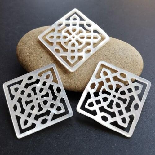 50pcs/lot 25mm Natural Hollow Square Mother of Pearl shell for DIY Jewelry Hollow Square Flower cut MOP Pearl shell Beads