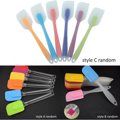 1Pcs Pastry Scraper Multi-purpose Butter Cream Spatula Non-stick Randomly Colors High Temperature Resistance Silicone
