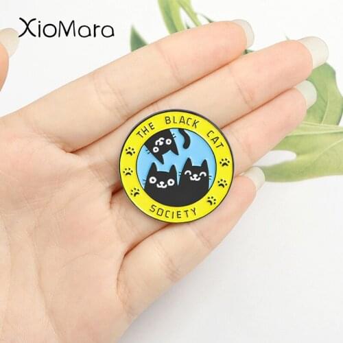 THE BLACK SOCIETY Three Kittens Cute Enamel Broochs Small Animal Round Shirt Lapel Pins Gift For Friends Custom Jewelry Badge