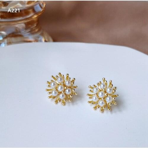 Japanese&Korea Delicate Jewelry 14K Gold Plated Pearl Beads Flower Stud Earrings for Women Cute Small Earrings