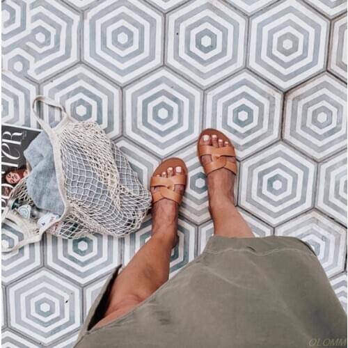 2020 Flat Sandals Summer Womens Slippers Leather Comfortable Sole Cross Weave 8 Colors Woman Shoes Solid Color