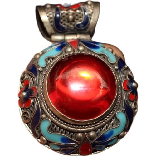 China Old Tibetan Silver Inlaid Zircon Pendant