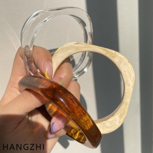 HANGZHI Korean Retro Irregular Geometric Square Resin Acrylic Bangle Bracelet for Women Girls Fashion Travel Summer Jewelry 2021