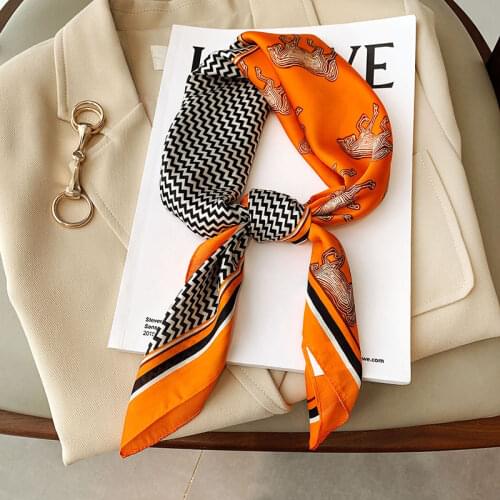 2021 Autumn Female 70X70CM Silk Scarves New Carriage Dustproof Kerchief Fashion Small Square Towel Luxury Print Sunscreen Shawls