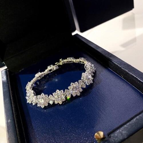 Hot Brand Pure Sliver European Luxury Female Shining Snowflake Flower Bracelet for Women Romantic Design Fine Bracelet Exquisite