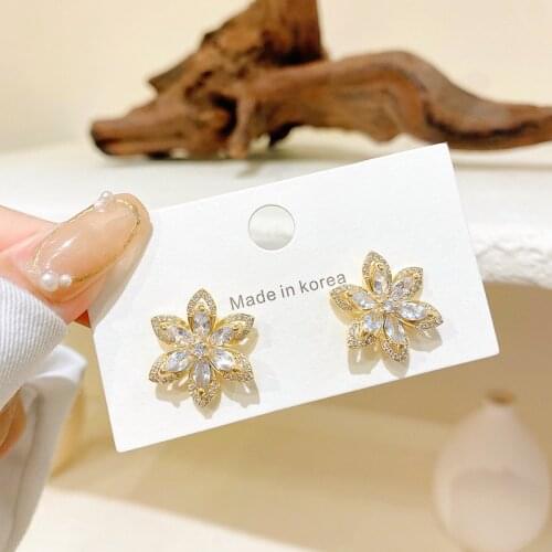 VSnow Bling Bling Cubic Zircon Flower Stud Earrings for Women Temperament Gold Color Floral Wedding Earrings Jewelry Pendientes