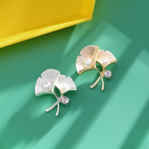 MINHIN 2020 New Vintage Plant Jewelry Gold Color Ginkgo Imitation Pearl Brooch Scarves Buckle Accessories
