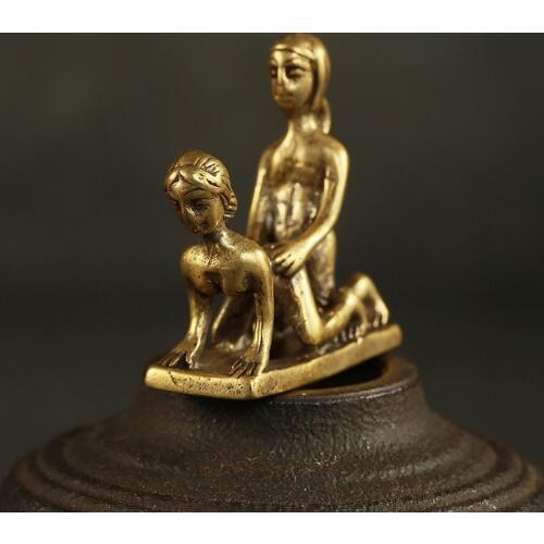 Antique Handmade Brass sexual desire couples love shy statue craft Miniature ornament personality Keychain ring Pendant a3707