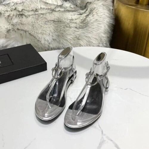 New Summer Flats Sandals Women Narrow Bands Flip Flops Chic Design Beach Shoes Mental Ring Decor Luxury Brand Fashion Woman Shoe