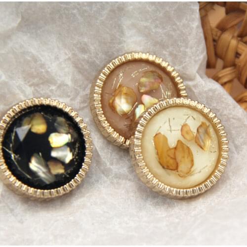 HENGC Vintage Round Gold Metal Women Coat Shell Buttons For Clothing Sweater Suit White DIY Crafts Sewing Accessories Wholesale