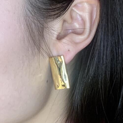 Fancyin Fashion Cigarette Shaped Ear Stud Gold Polished for Women and Girls